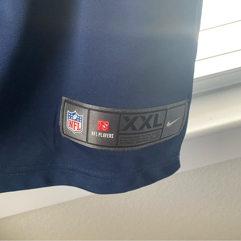 Dallas cowboys Ezekiel Elliot #21 stitched jersey.